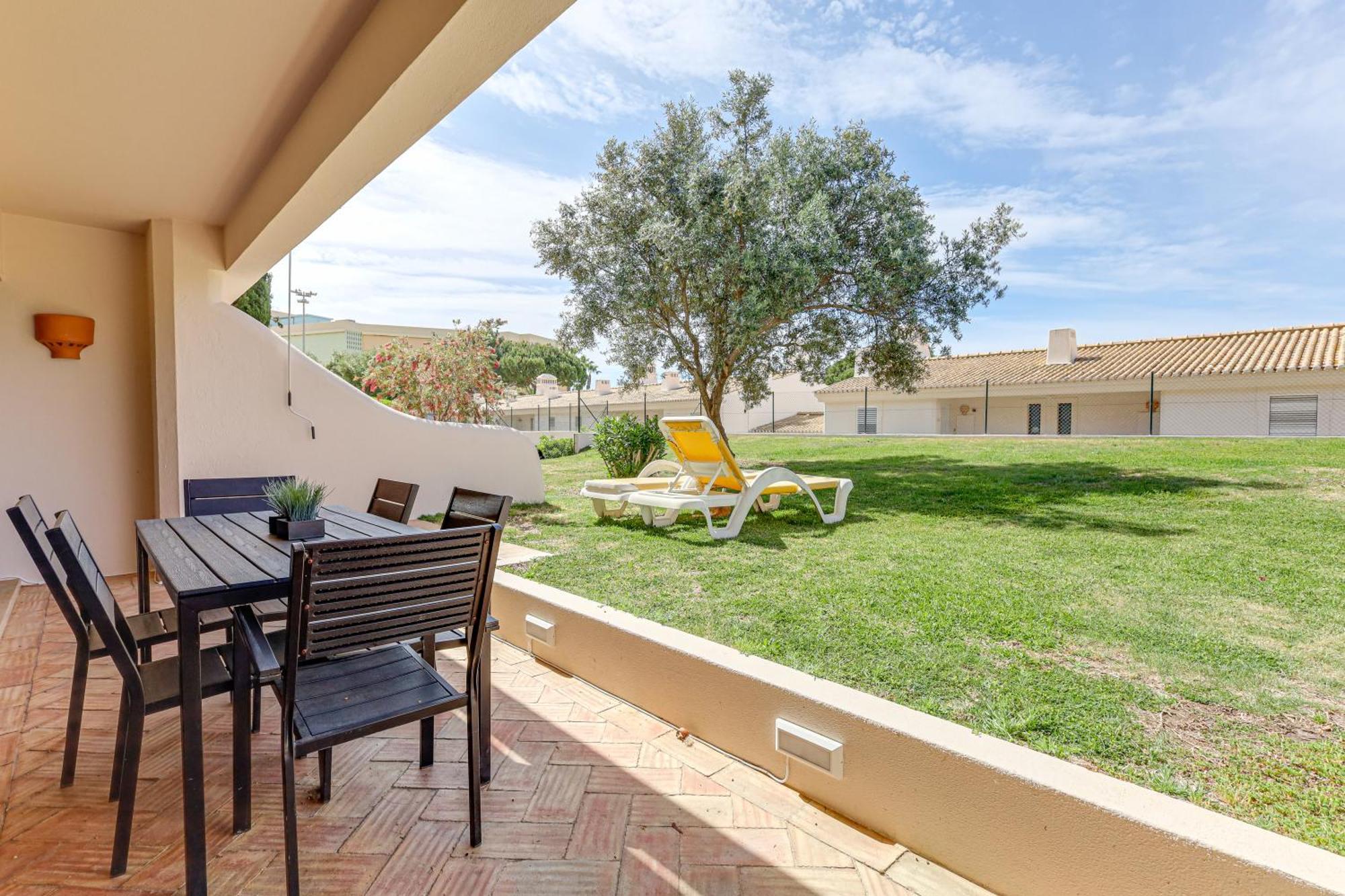 Apartment With 2 Bedrooms, 2M To The Beach Armação de Pêra Zewnętrze zdjęcie