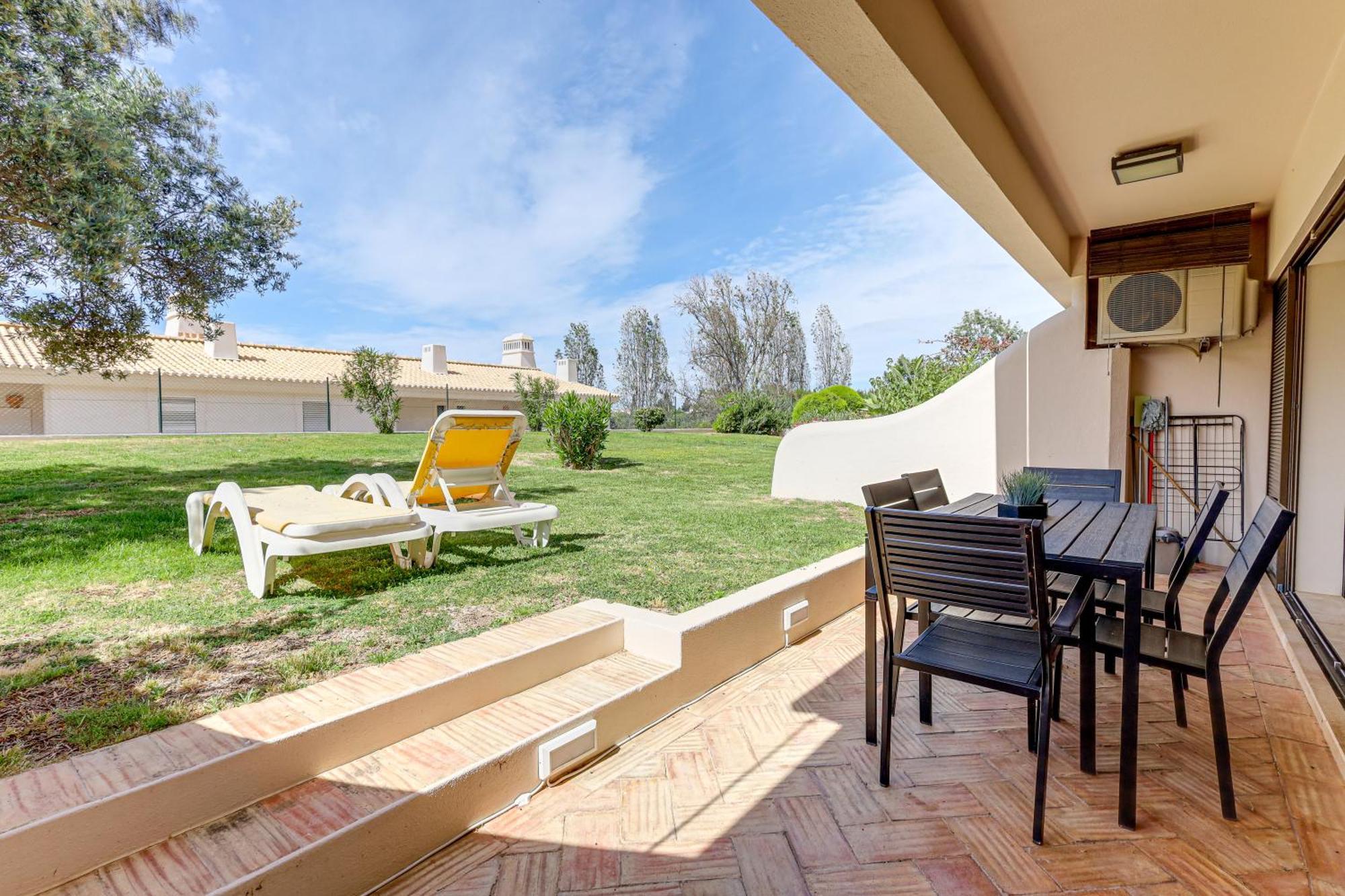 Apartment With 2 Bedrooms, 2M To The Beach Armação de Pêra Zewnętrze zdjęcie