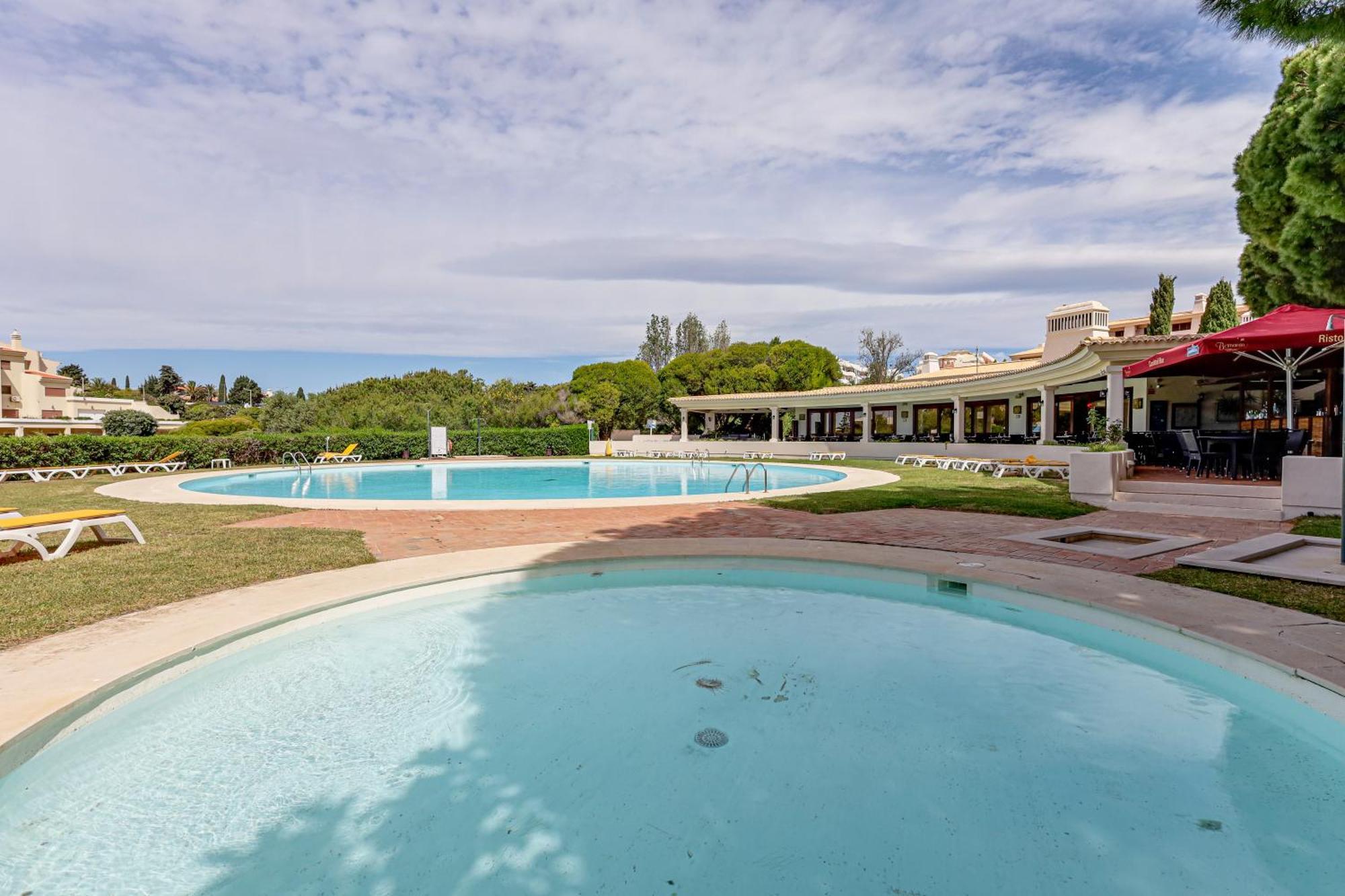 Apartment With 2 Bedrooms, 2M To The Beach Armação de Pêra Zewnętrze zdjęcie